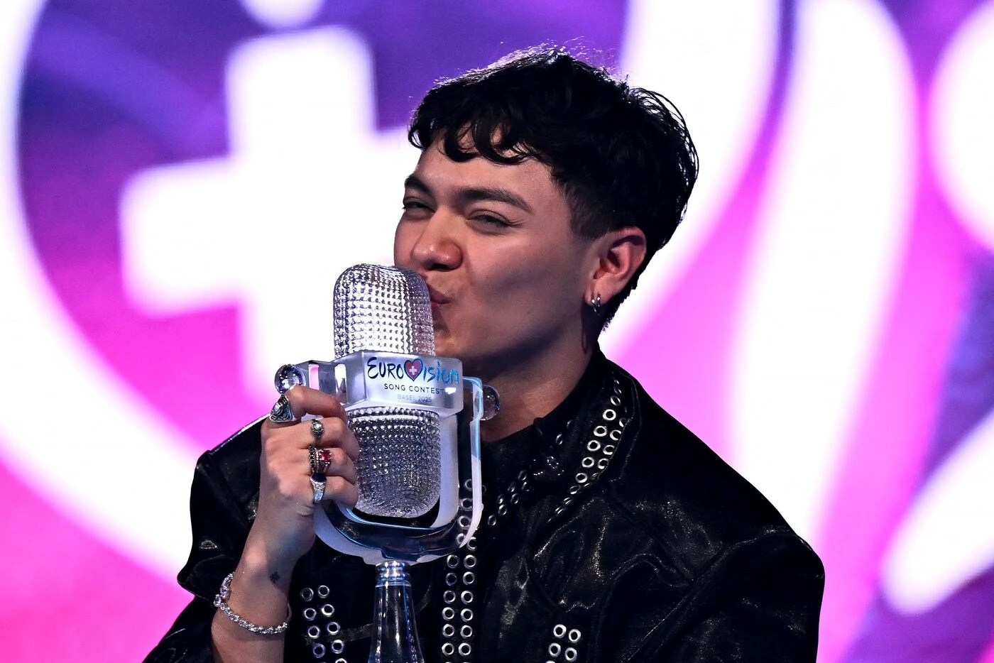 Eurovision 2025 : « Flûte enchantée », électro, Dubaï... Qui est JJ, vainqueur du concours pour l’Autriche ?