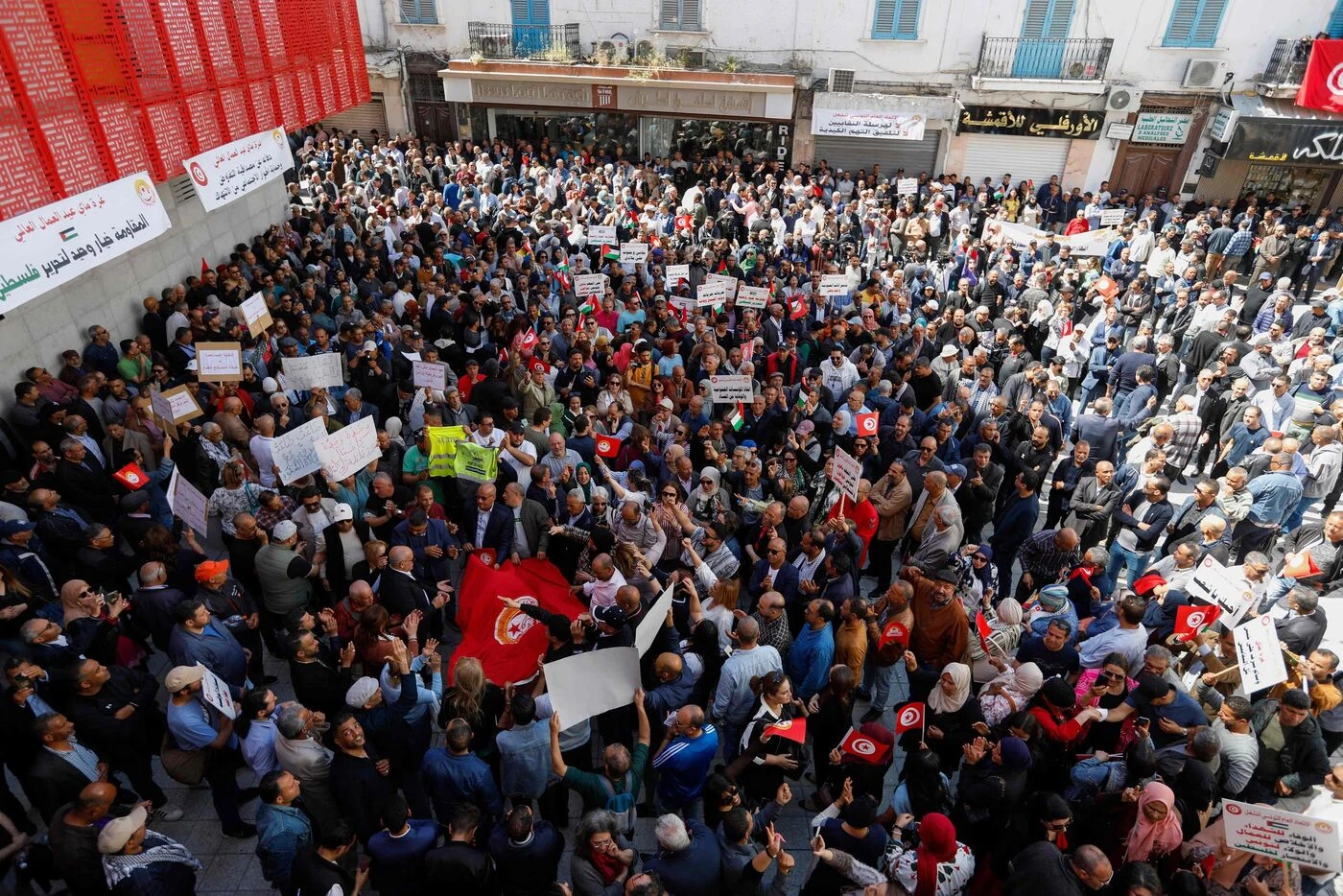 « La révolution viendra » : manifestation en Tunisie pour la libération des opposants emprisonnés