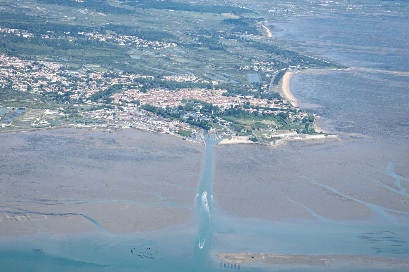 « Pas de limite d’âge ni de diplôme demandé » : l’île d’Oléron lance un appel à candidature pour réhabiliter ses marais salants