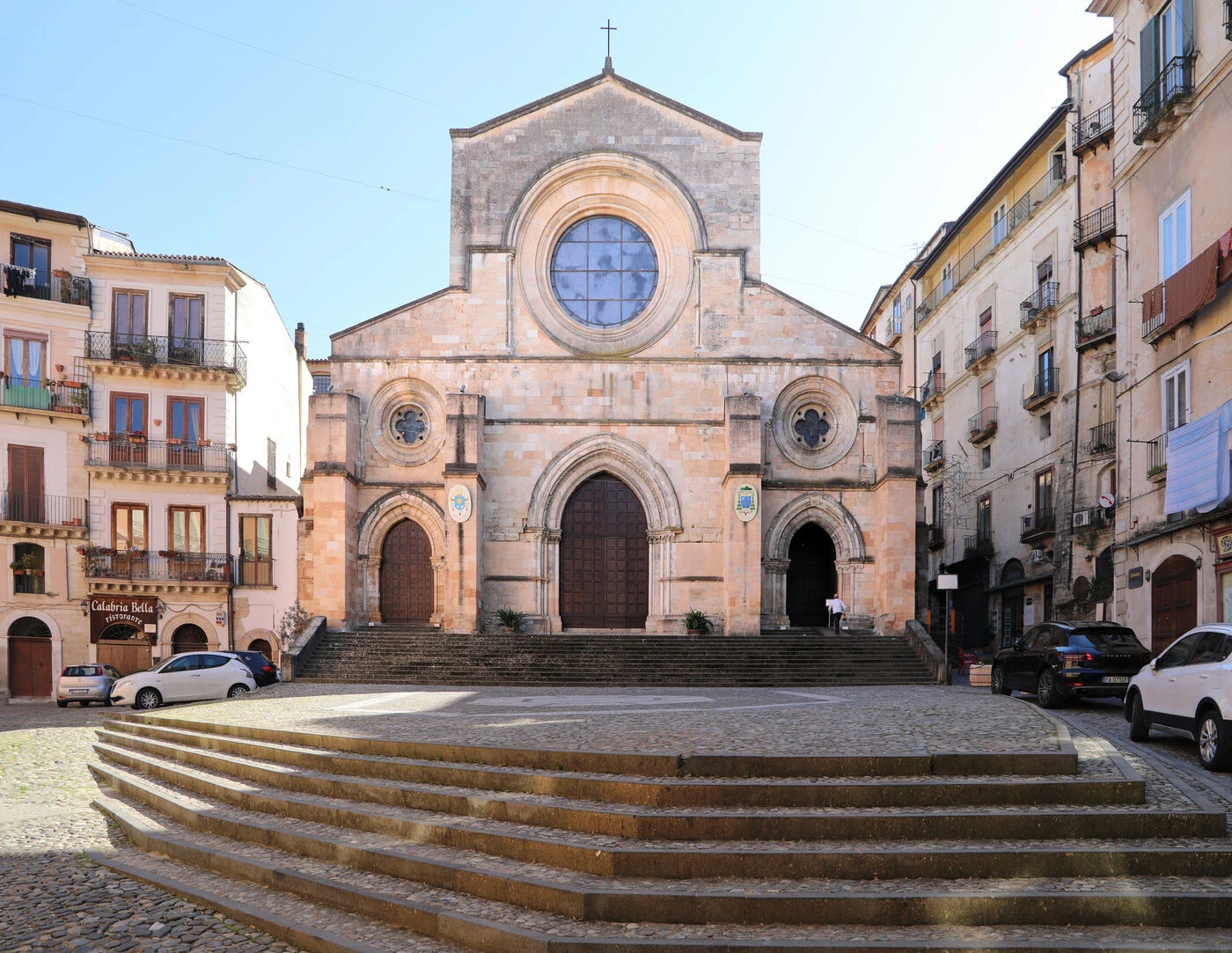 Il aurait « profité de sa position » : un prêtre italien arrêté pour violences sexuelles sur mineur