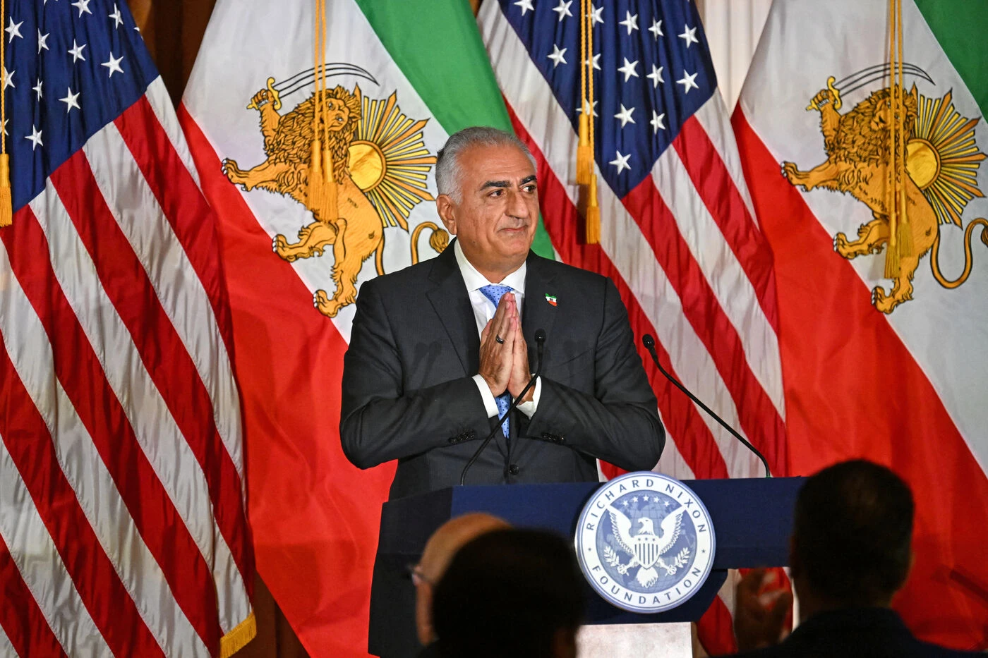 Soutenu par Israël, peu populaire auprès des Iraniens… qui est Reza Pahlavi, le fils du dernier Chah ?
