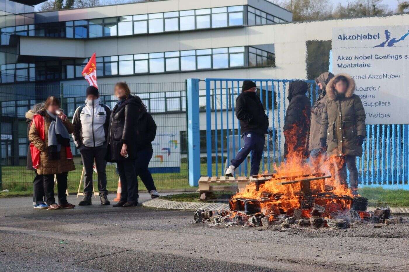 Grève chez AkzoNobel à Montataire contre « le plus gros plan » de surpression d’emplois jamais connu sur le site