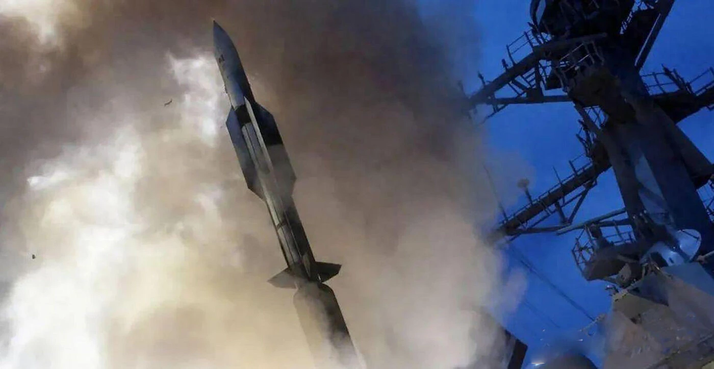 Guerre en Ukraine : « une bombe de 227 kg » pour un prix « abordable », c’est quoi le nouveau missile ERAM envoyé par Trump à Kiev ?