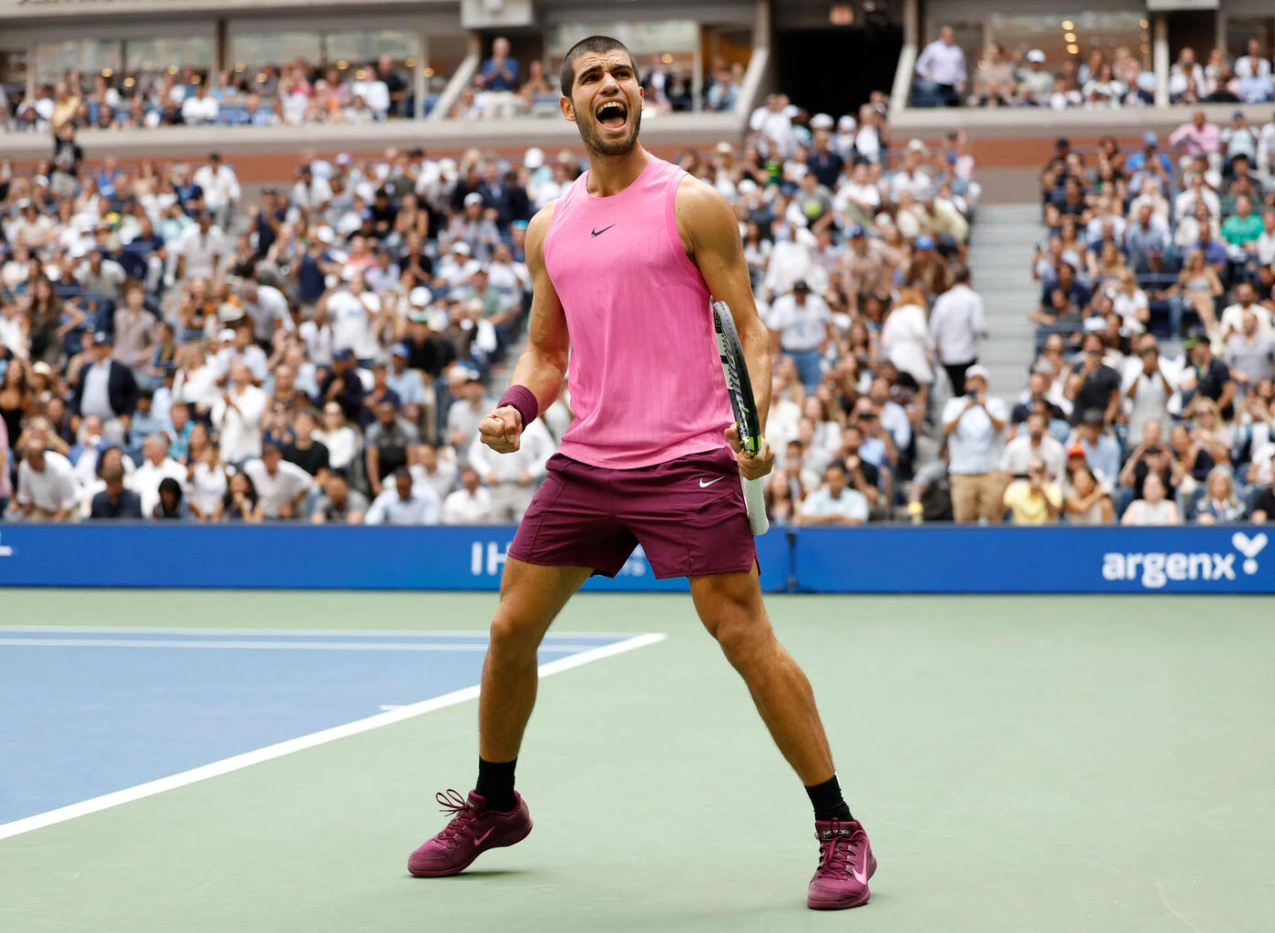 « Un sentiment incroyable » : Carlos Alcaraz ne laisse aucune chance à Novak Djokovic et file en finale de l’US Open