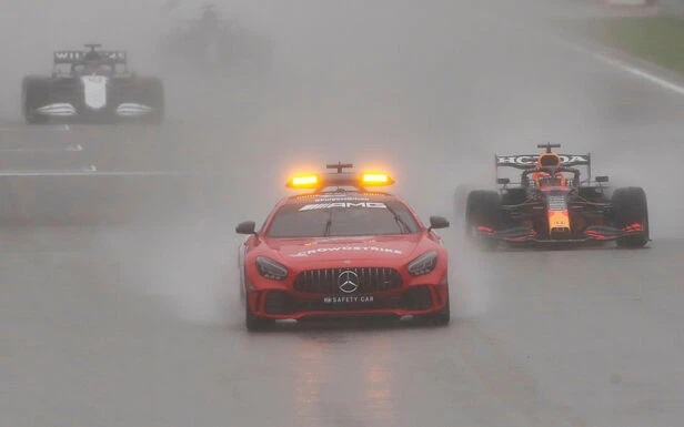 Formule 1 : le GP de Belgique arrêté, Verstappen vainqueur devant Russell après quatre petits tours