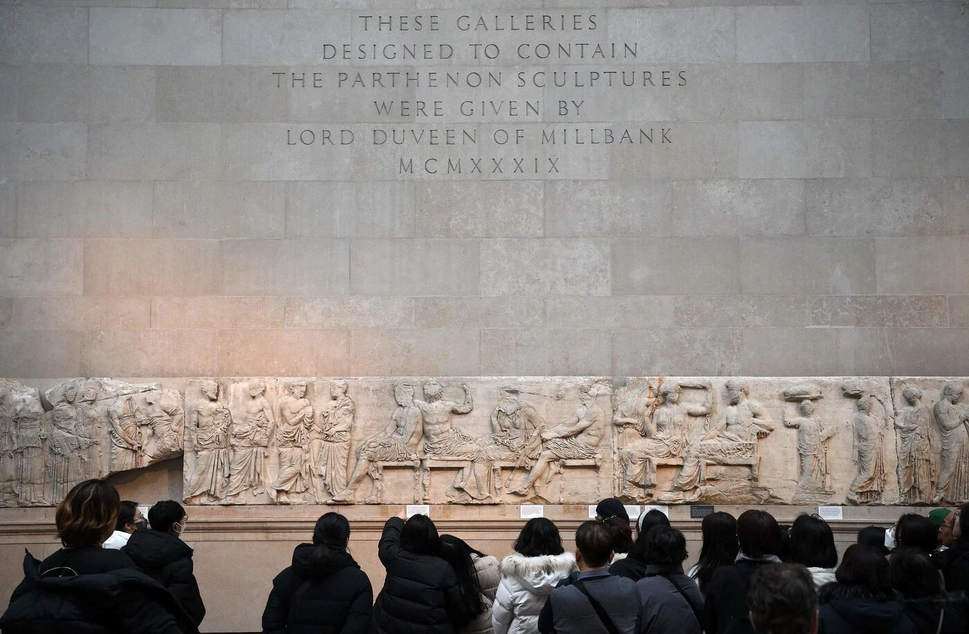 « Elles vont revenir » : George Clooney convaincu que les frises du Parthénon, exposées à Londres, retourneront en Grèce