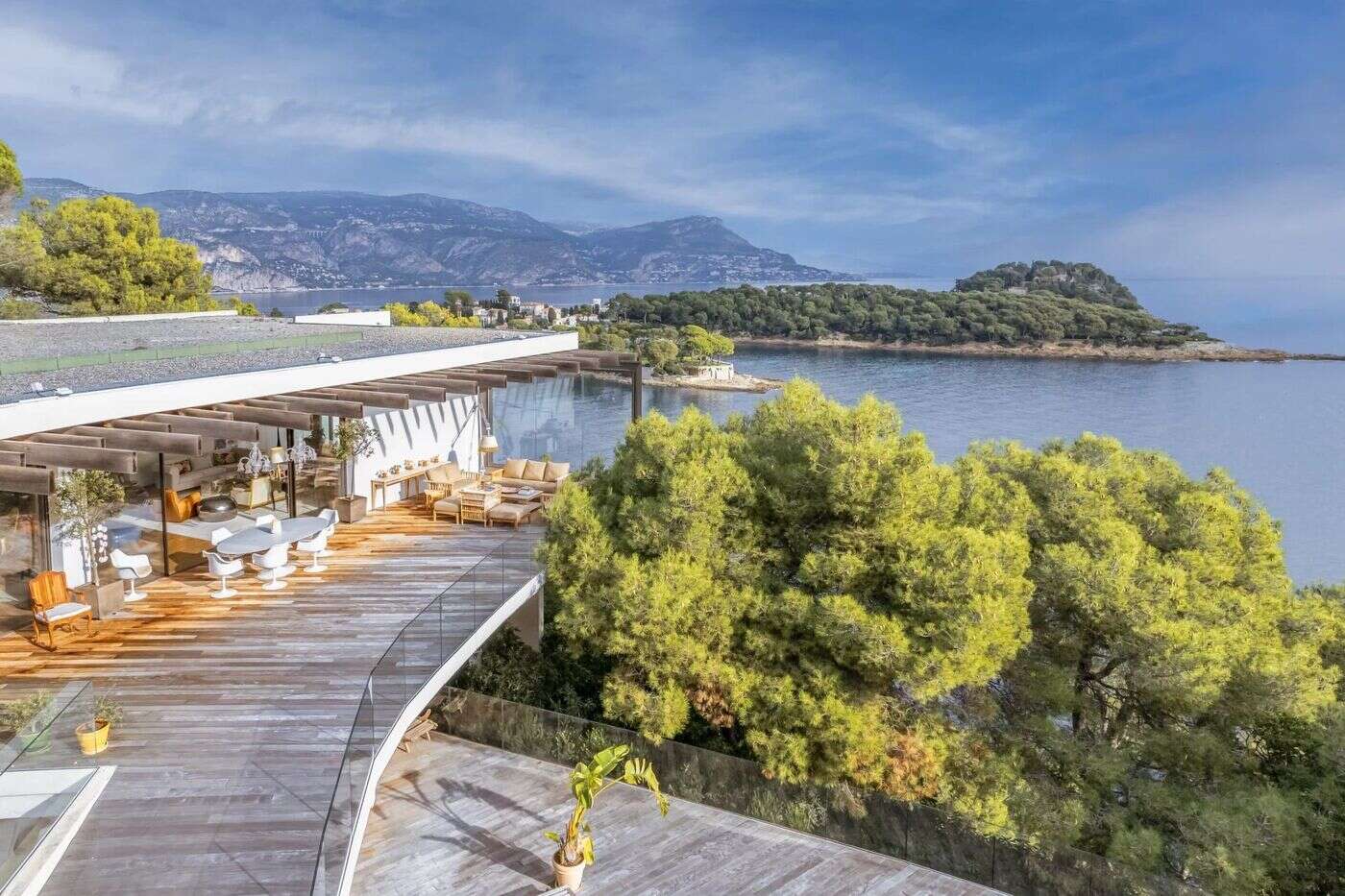 60 millions d’euros ! C’est le prix de la maison incroyable d’un cinéaste, mise en vente sur la Côte d’Azur