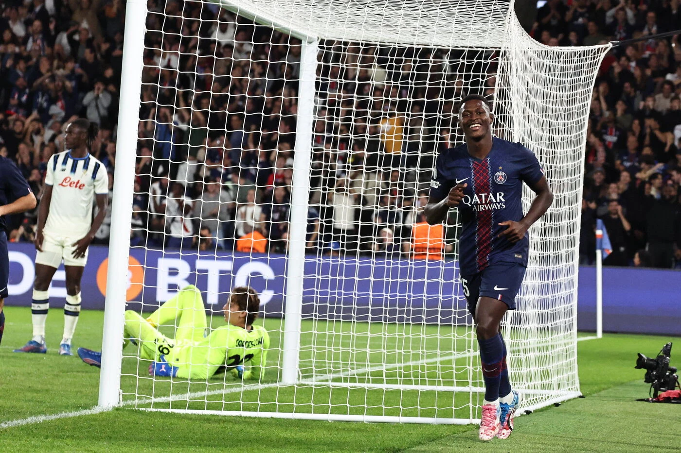 PSG-Atalanta : le chef-d’œuvre de Nuno Mendes malgré un angle fermé