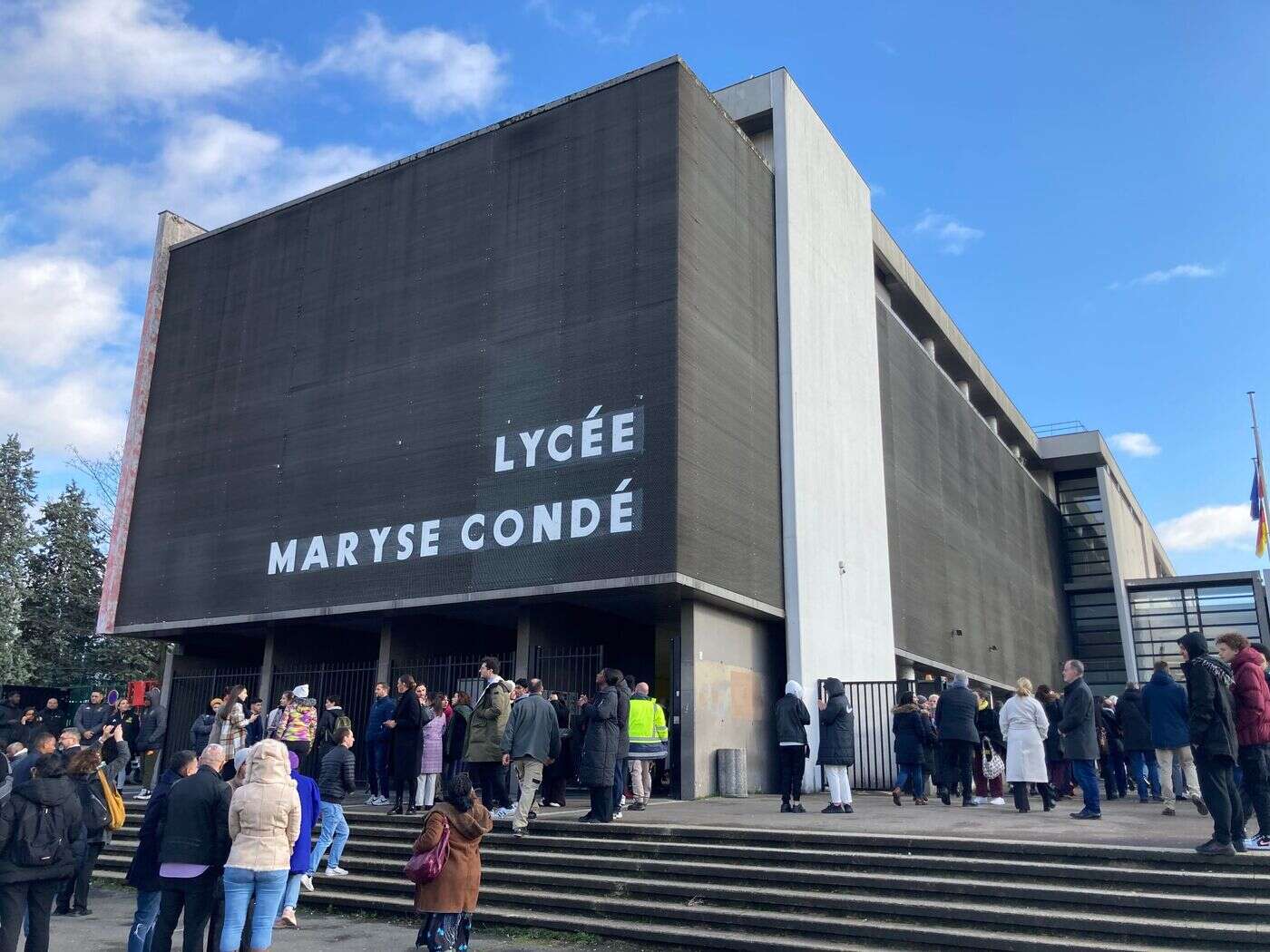 Sarcelles : le lycée Maryse Condé, très défavorisé, occupé de nuit par les profs pour dénoncer les classes surchargées