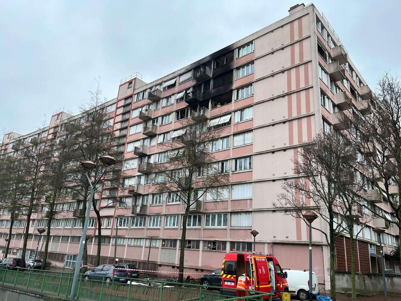 « Plus de peur que de mal » : à Saint-Ouen, un appartement part en fumée, les habitants de l’immeuble évacués