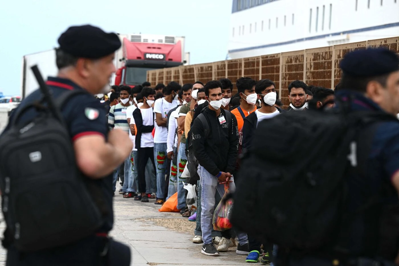 « Hubs de retour » pour les migrants : 5 minutes pour comprendre cette mesure polémique adoptée par l’Union européenne