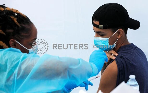 Covid-19 : la vaccination ouverte en France à cinq millions d’adolescents de 12 à 17 ans... Suivez notre direct