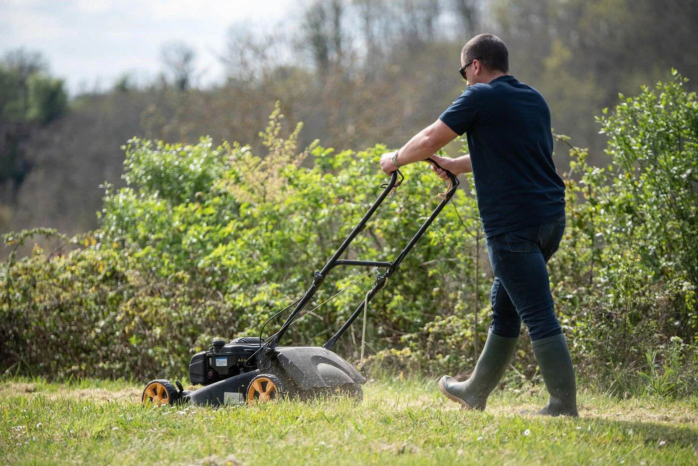 À Oléron, les élus verts de rage face aux tondeuses à gazon !