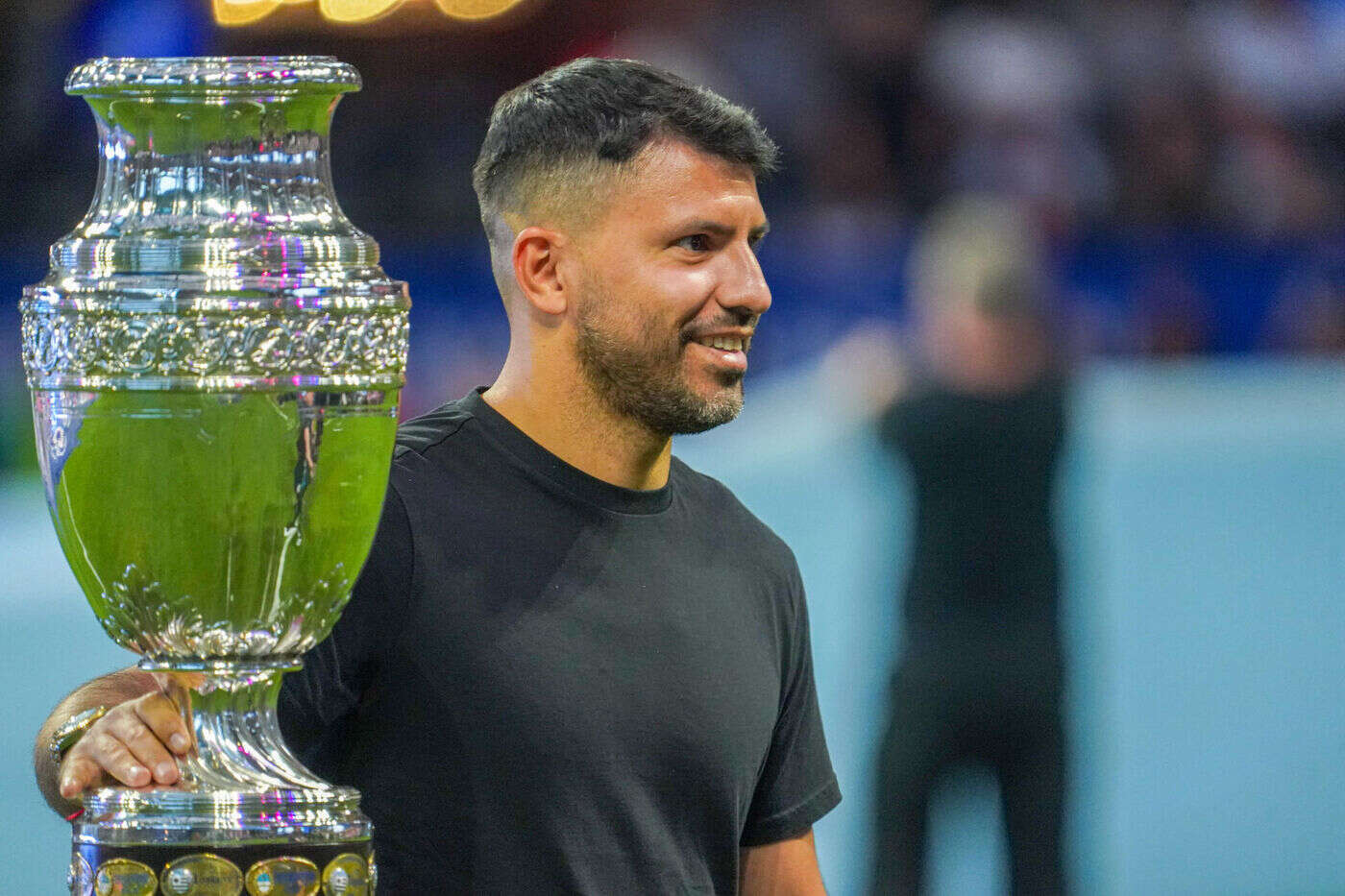 « C’est fou de passer de footballeur à pilote » : Agüero au départ d’une exhibition de Formule E avec Porsche