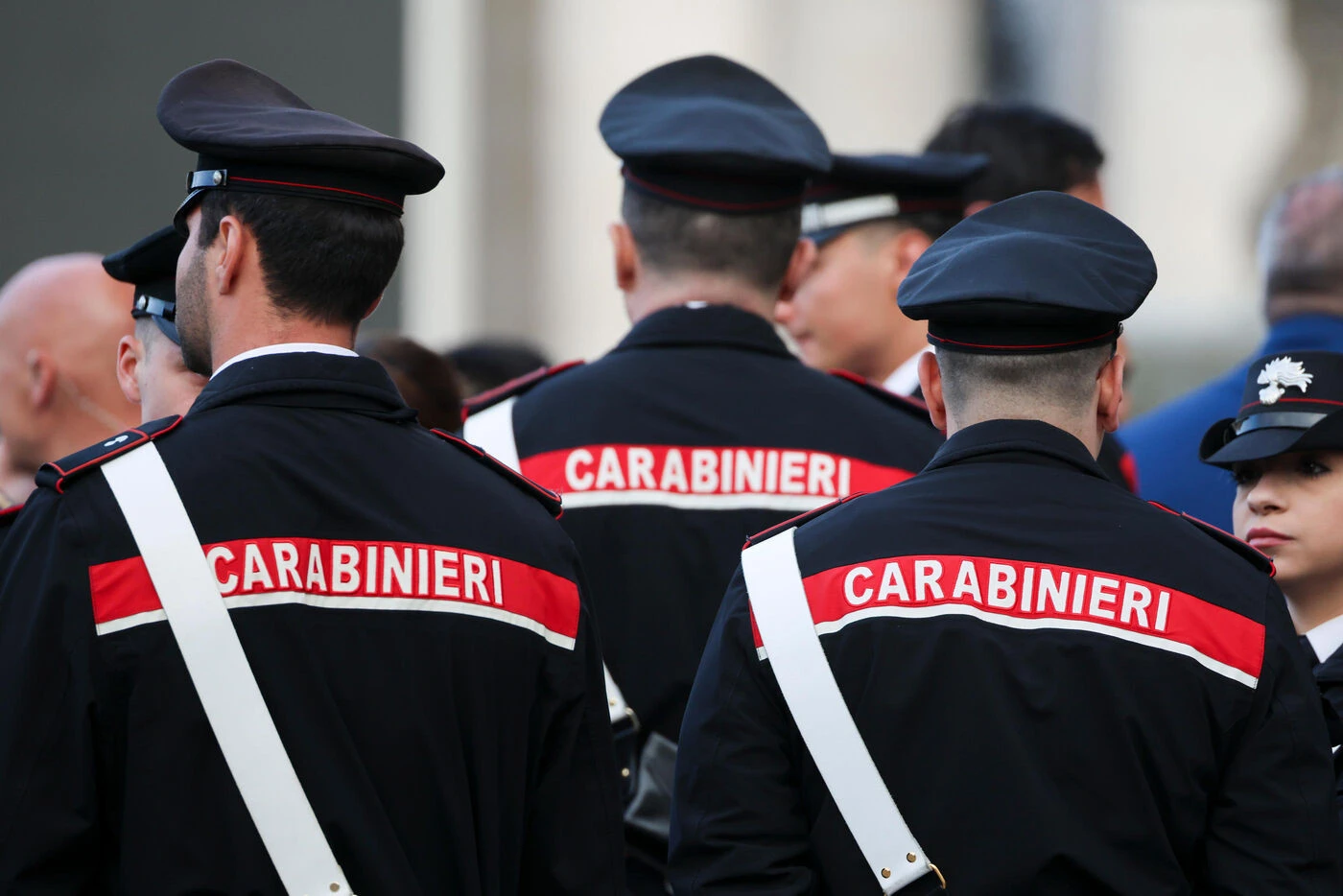 Confondu avec un criminel recherché pendant ses vacances en Italie, un touriste roumain passe près d’un mois en prison