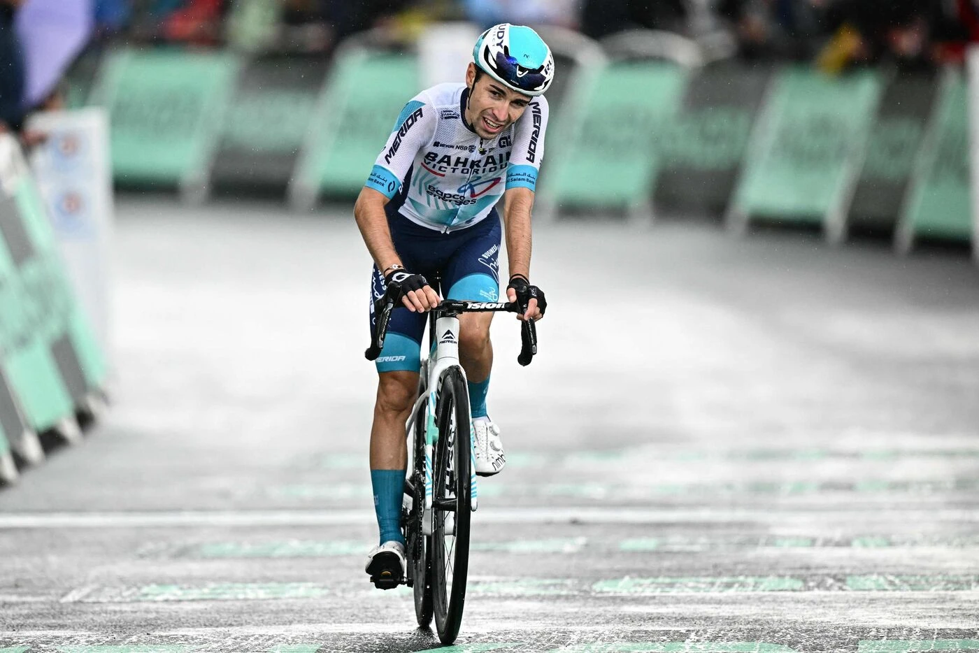 Tour de France : « Je ne voulais vraiment pas tricher », les excuses de Lenny Martinez après son bidon collé