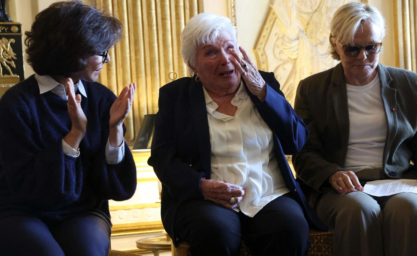 « Pardon, je ne voulais pas pleurer » : reçue par Rachida Dati, Line Renaud fait don de ses archives à l’État
