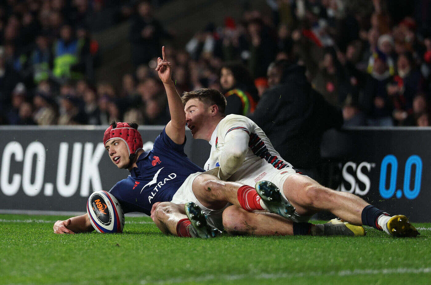 Angleterre-France : la vidéo du bel essai des Bleus par Louis Bielle-Biarrey après une passe géniale de Penaud