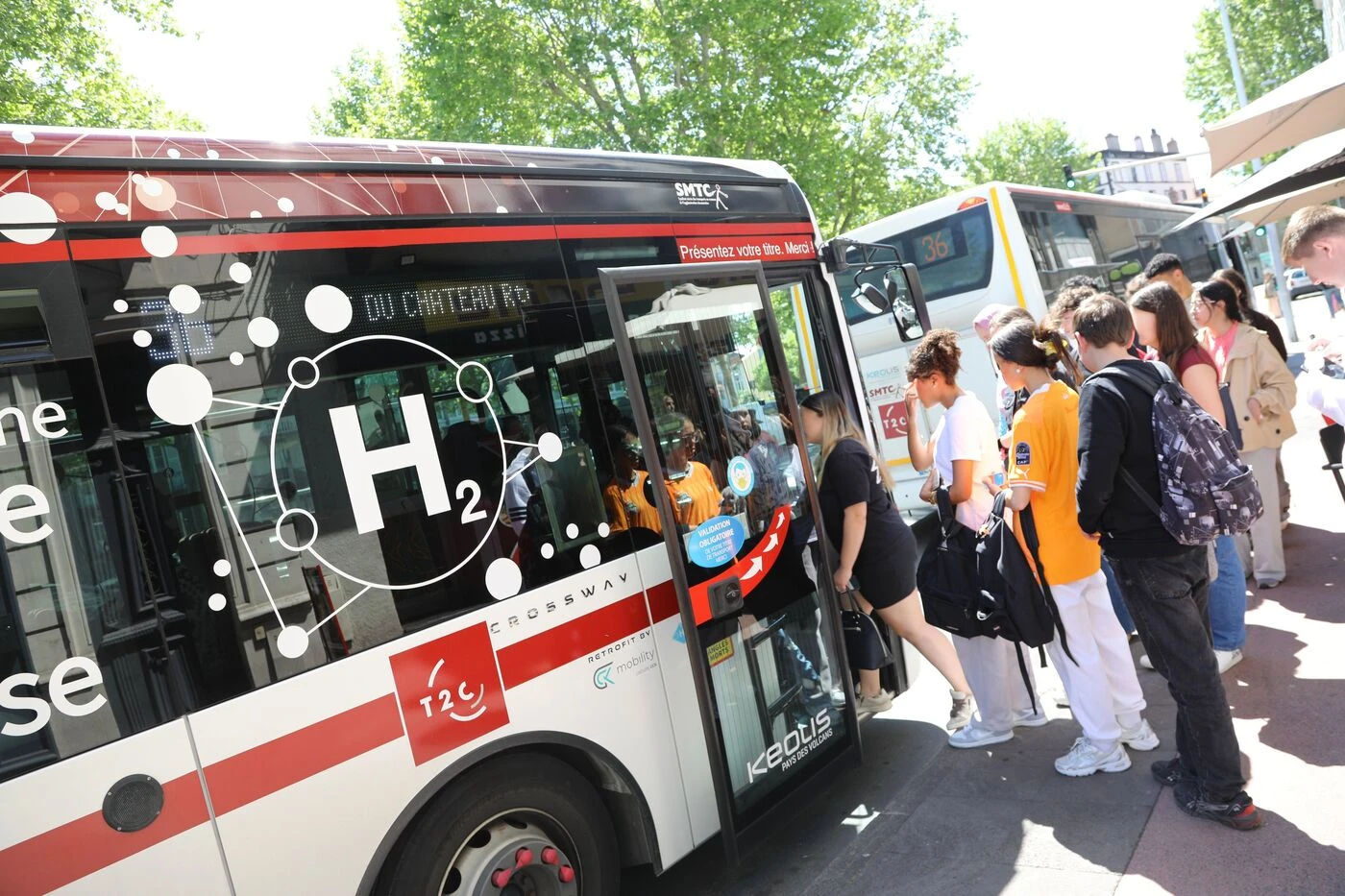 « Nous préparons les transports publics de demain » : Clermont-Ferrand lance sa première ligne de bus 100 % hydrogène, une première en France