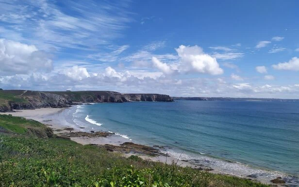 Surfréquentation : sur la presqu’île de Crozon, les restrictions à l’accès au littoral mises en place font polémique
