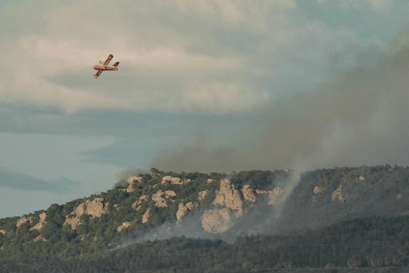 Incendie près de Narbonne : pourquoi l’après-midi s’annonce « compliquée » pour les pompiers