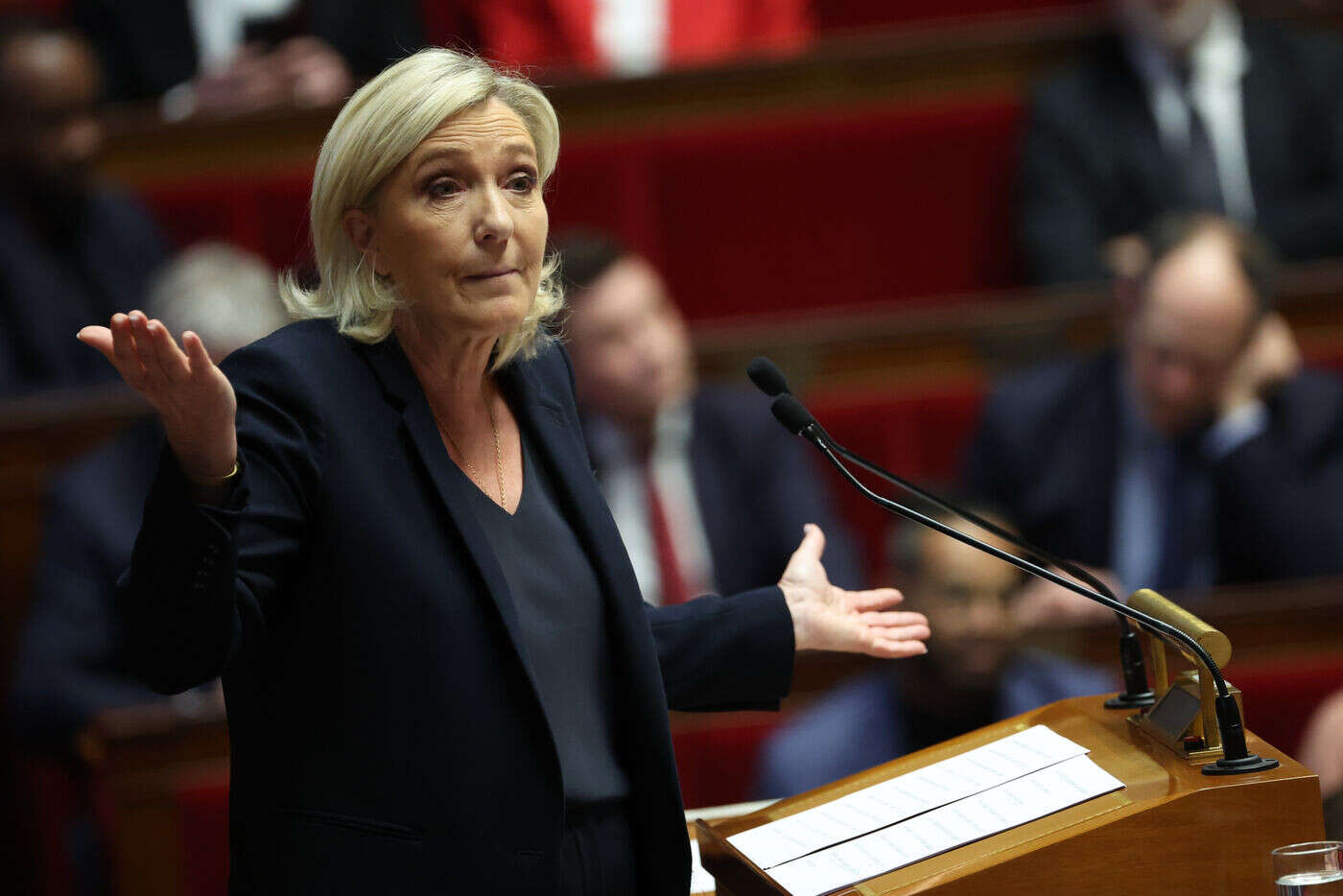 « Un engagement ahurissant » : Marine Le Pen estime que ne pas utiliser le 49.3 serait « un contournement de la Constitution »