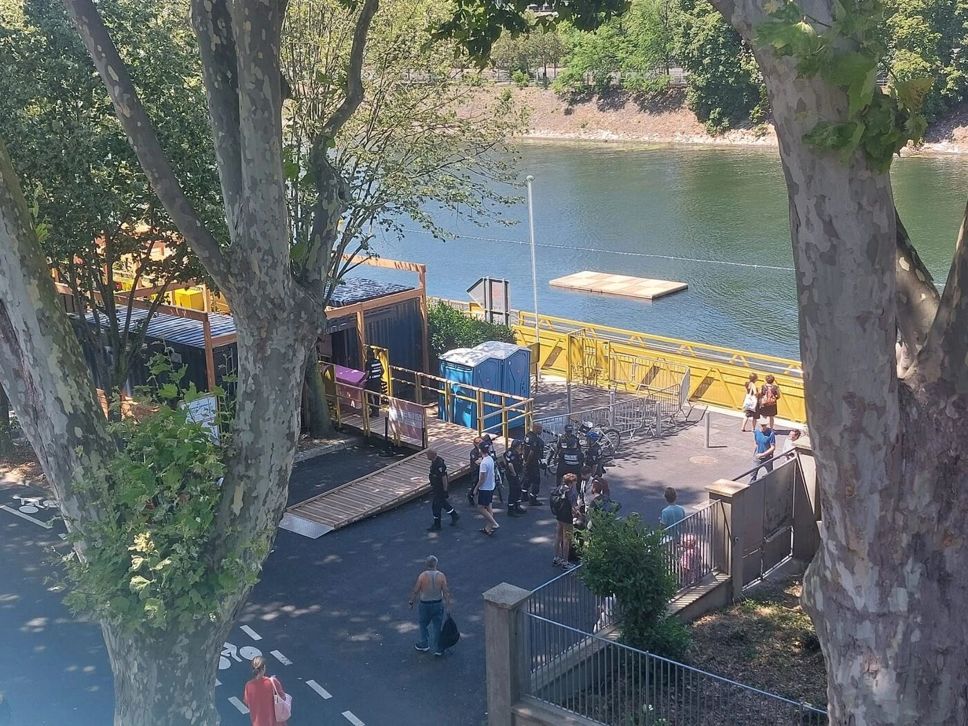 Des organes ou des abats flottant dans la Seine ? À Paris, un site de baignade ferme à cause d’un sac suspect