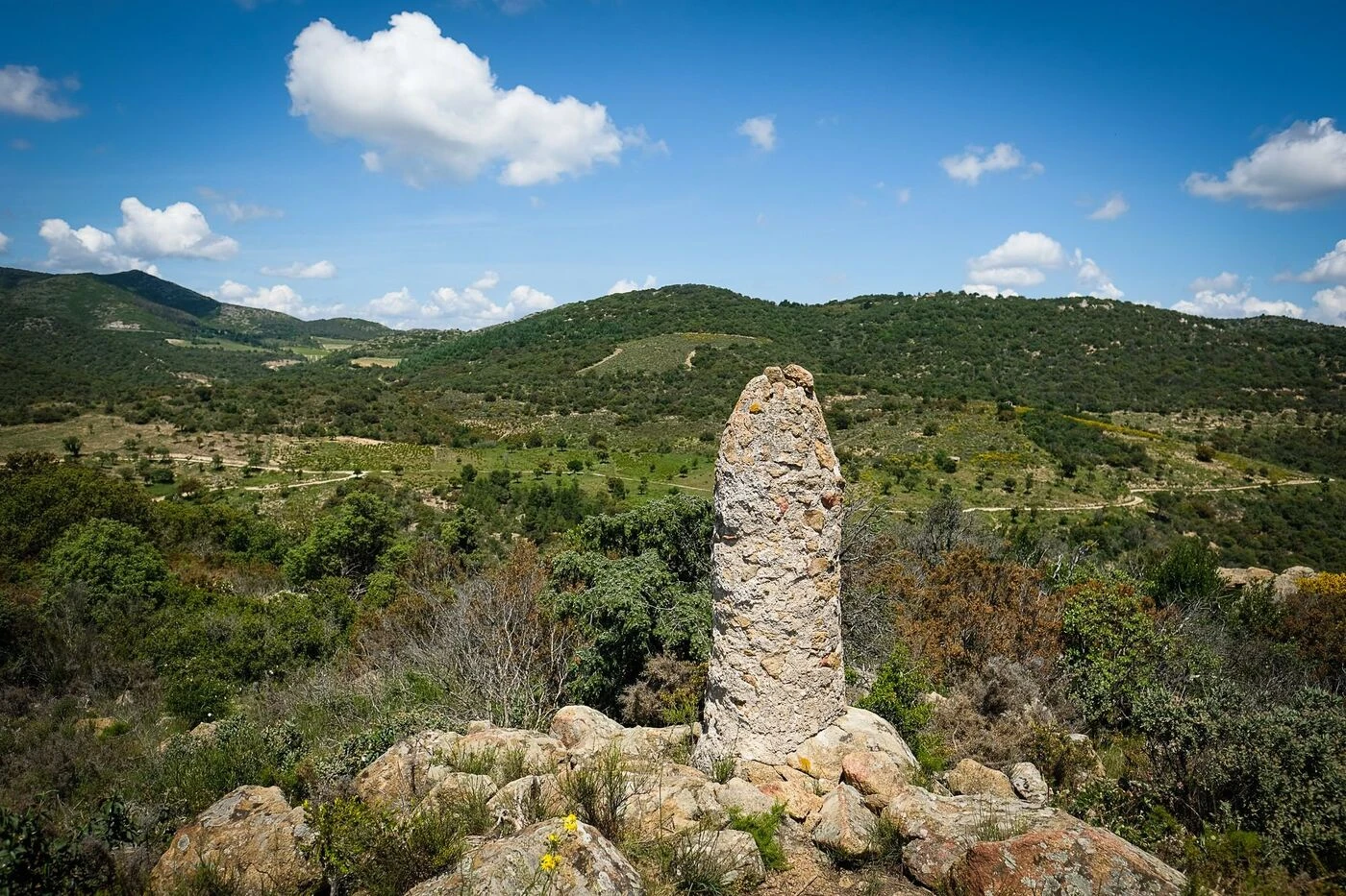 Au milieu des Pyrénées, une frontière oubliée et ses bornes, vestiges de royaumes disparus