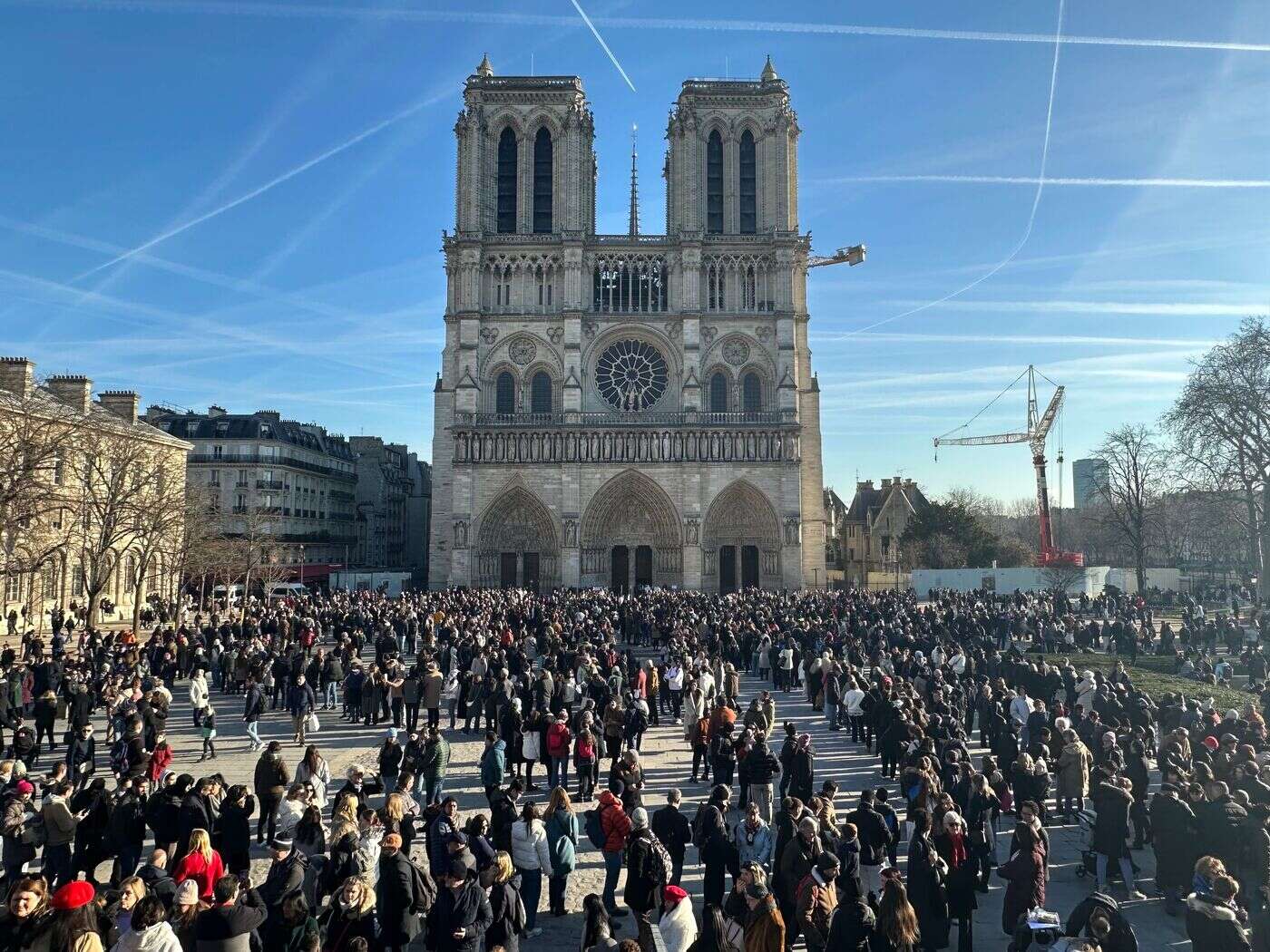 VIDÉO. « Leur billetterie, c’est n’importe quoi » : à Notre-Dame, jusqu’à 2h30 d’attente pour les visiteurs sans ticket