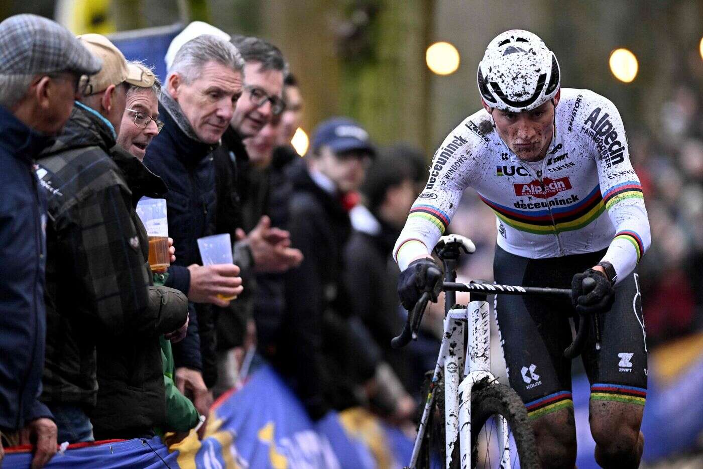 Cyclo-cross de Gavere : les images de l’impressionnante nouvelle victoire de Mathieu Van der Poel