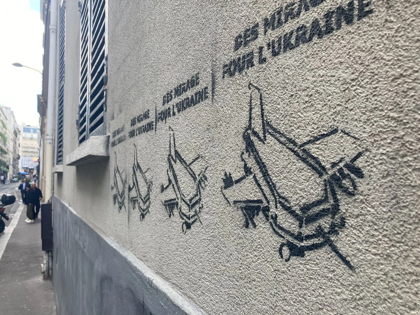 Tags de cercueils en lien avec l’Ukraine : quatre hommes nés en Moldavie jugés à Paris en février