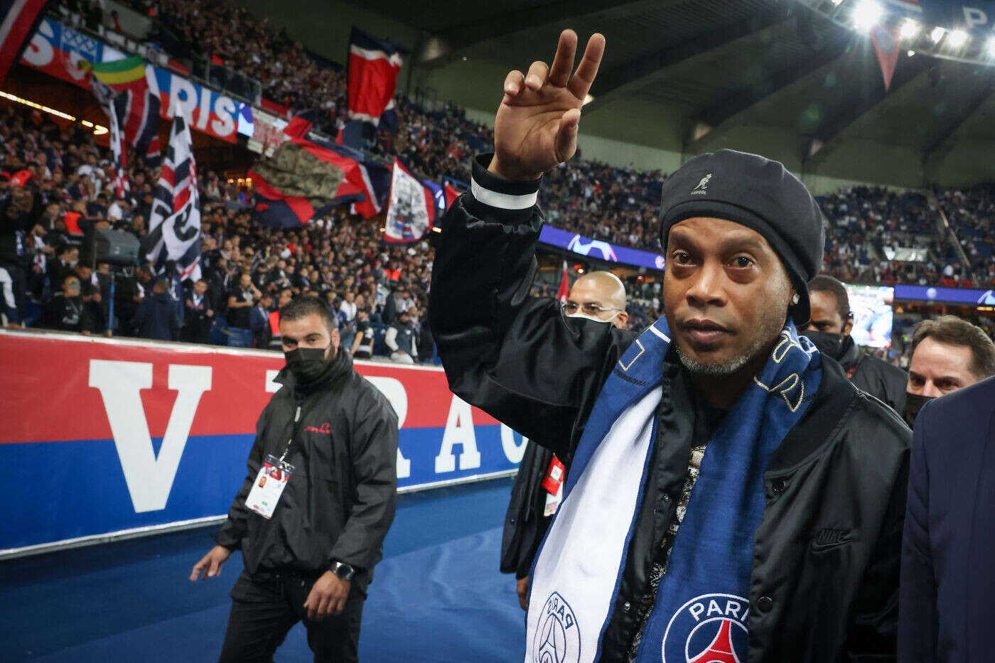 PSG : un maillot floqué Ronaldinho de la saison 2001-2002 réédité et remis à la vente