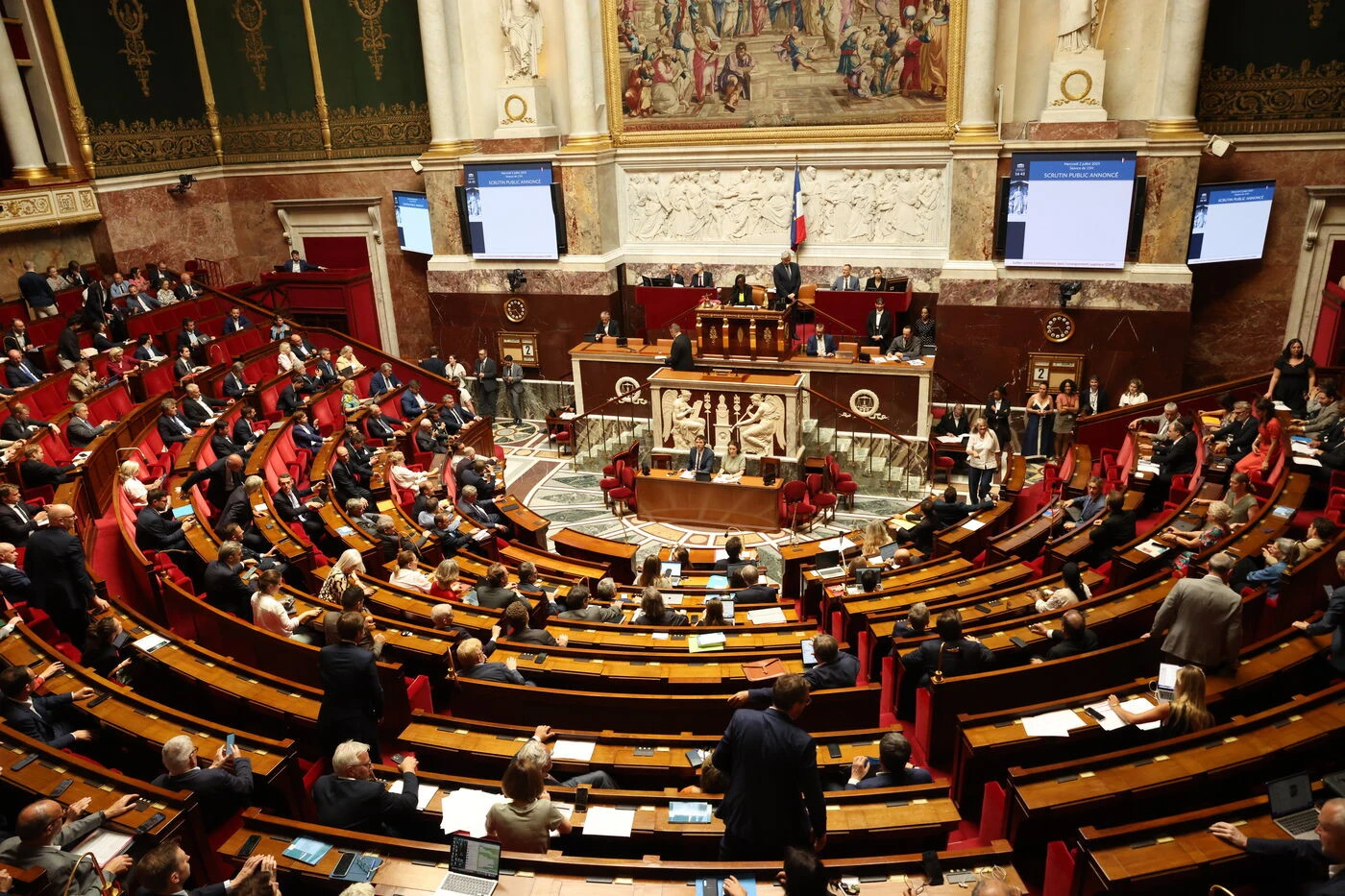 Municipales : la loi Paris, Lyon, Marseille de nouveau adoptée à l’Assemblée dans un hémicycle en deuil