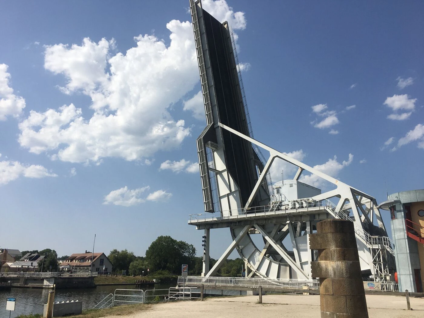 Canicule : ce pont normand mythique du DDay bloqué car… dilaté par la chaleur !