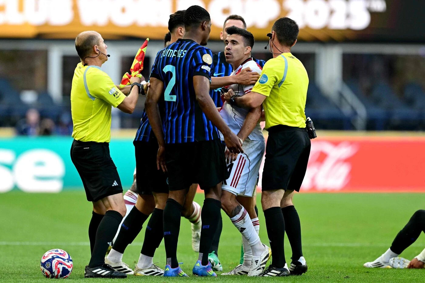 Coupe du monde des clubs : la vidéo du pétage de plombs de l’Argentin Acuna après la défaite face à l’Inter