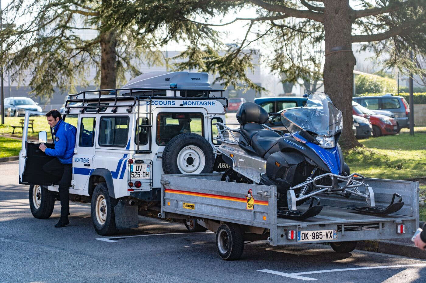 « Ça fera jurisprudence ailleurs dans les Alpes » : les motoneiges saisies à Chamrousse remises aux secouristes