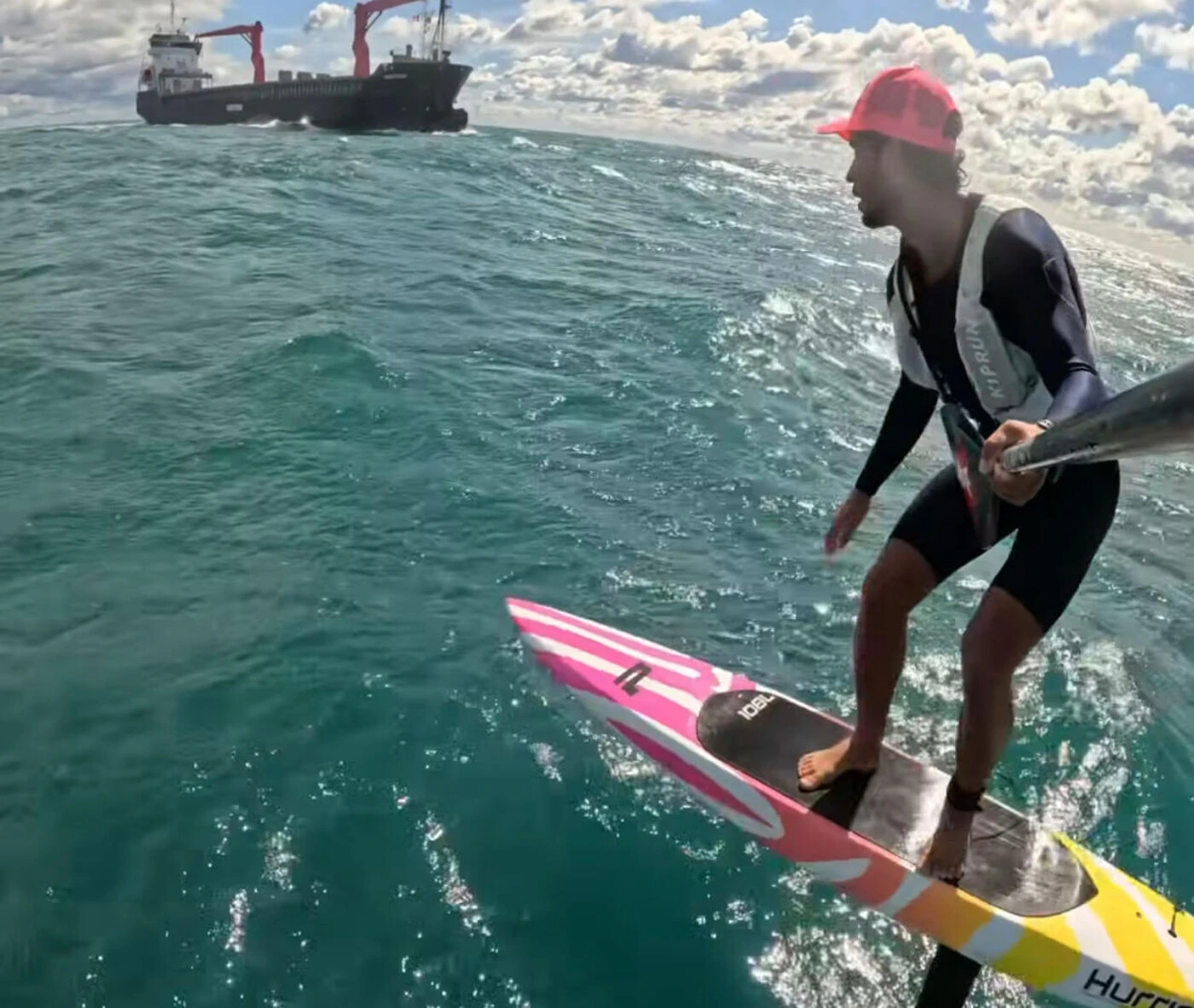 De Palavas-les-Flots à Hyères, 199 km en foil et sans assistance : la traversée record de Tom Constant