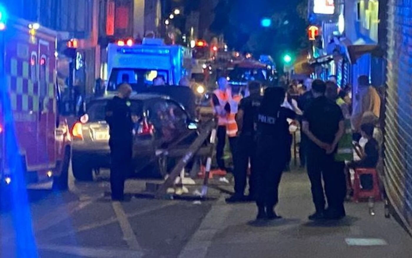 Paris : une jeune automobiliste percute la terrasse d’un restaurant à Belleville, onze blessés légers