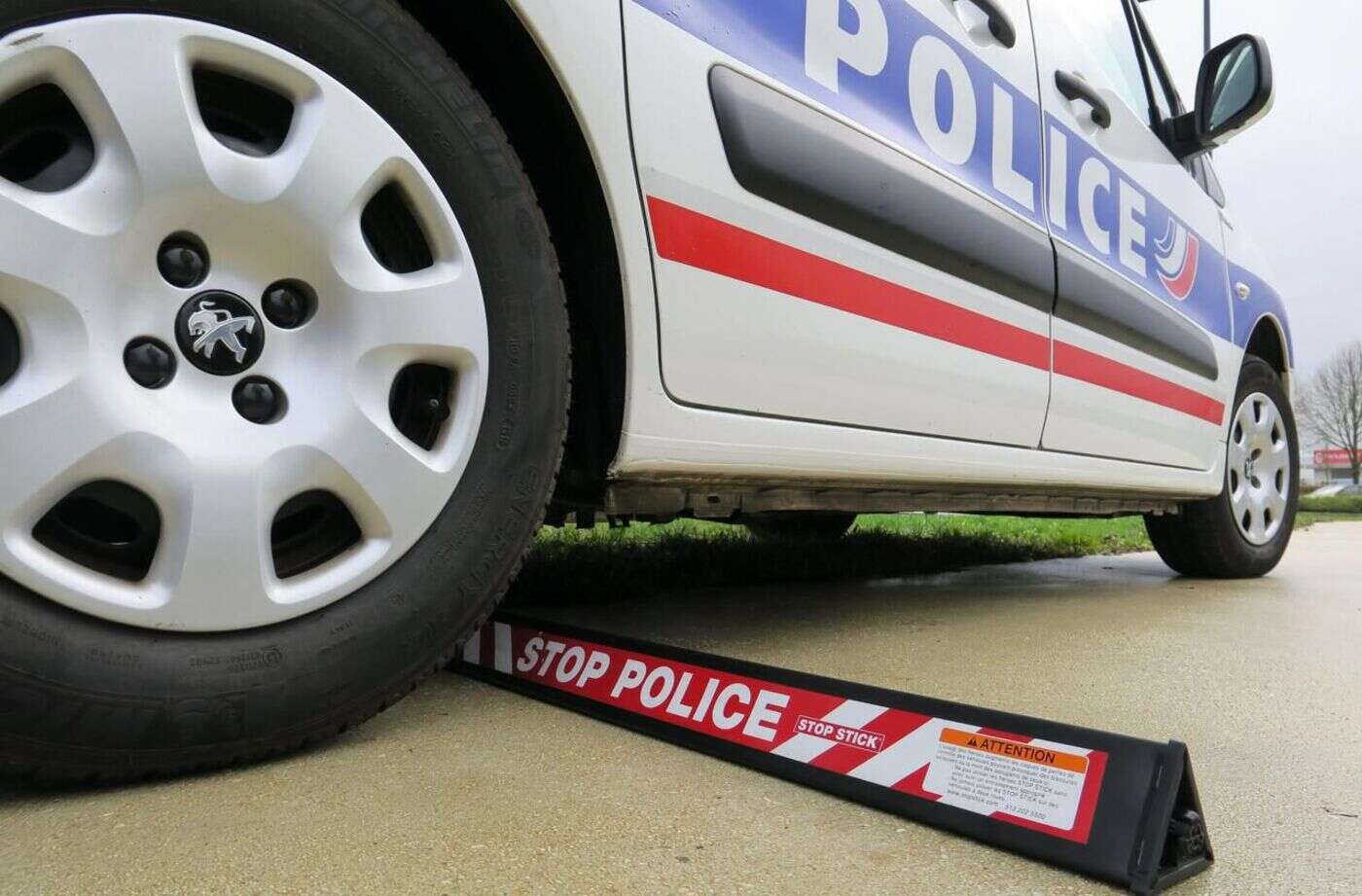 Course-poursuite entre Courbevoie et Versailles : la herse stoppe le chauffard… et les voitures de police