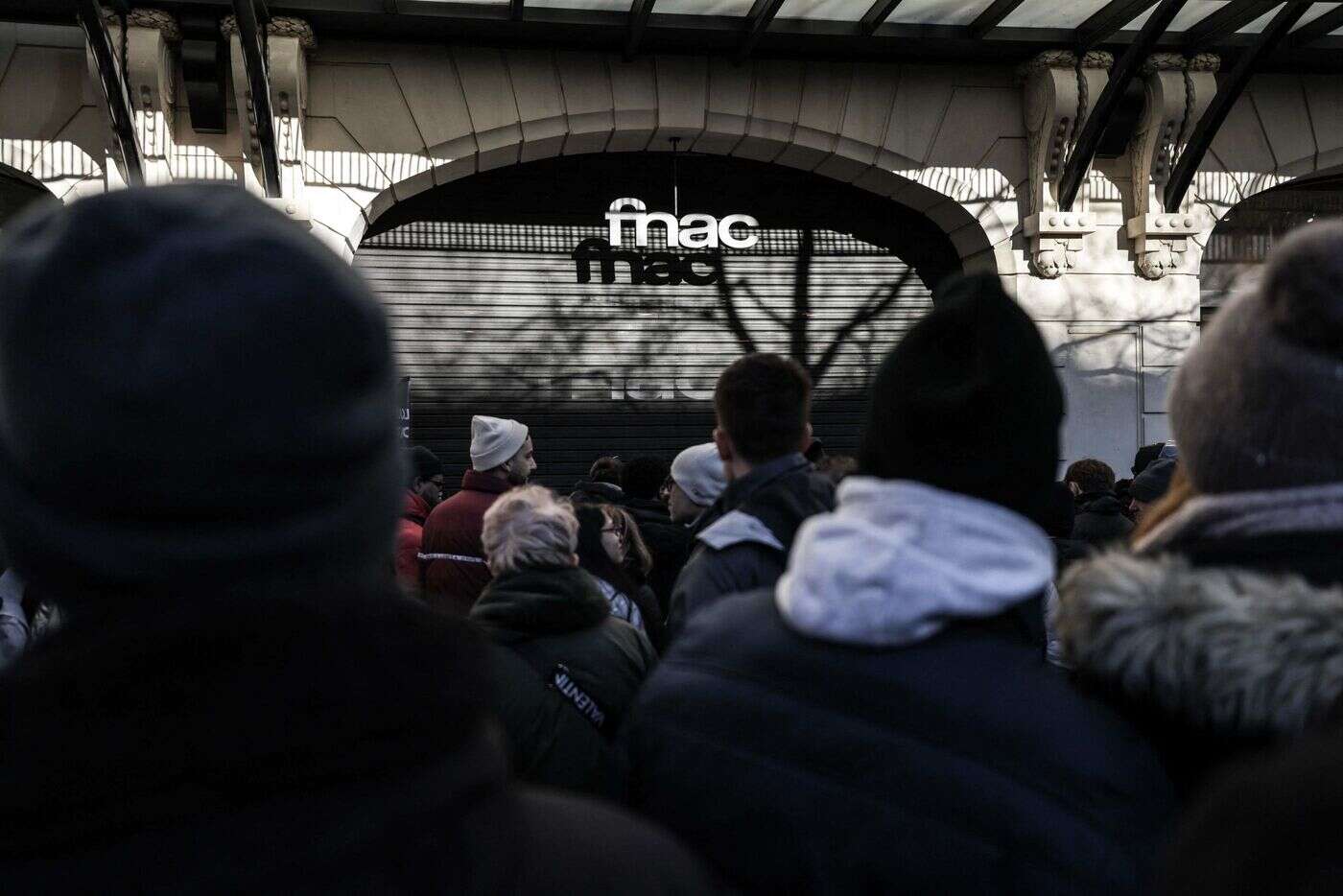 La Fnac des Champs-Élysées ferme définitivement et annule sa braderie « afin d’assurer la sécurité »