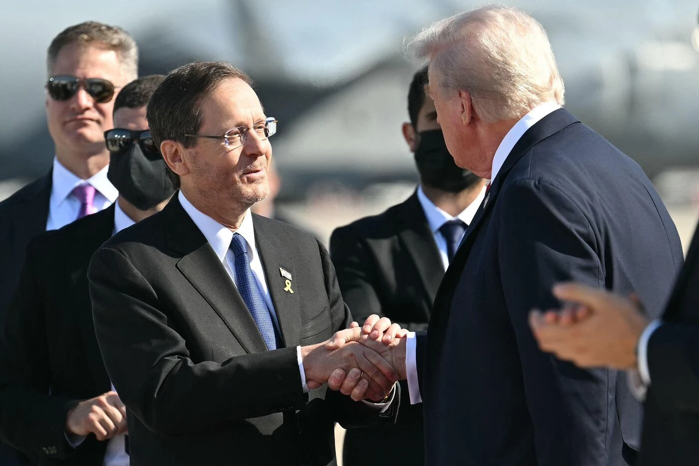 Cessez-le-feu à Gaza : le président israélien veut décerner à Donald Trump la plus haute décoration civile