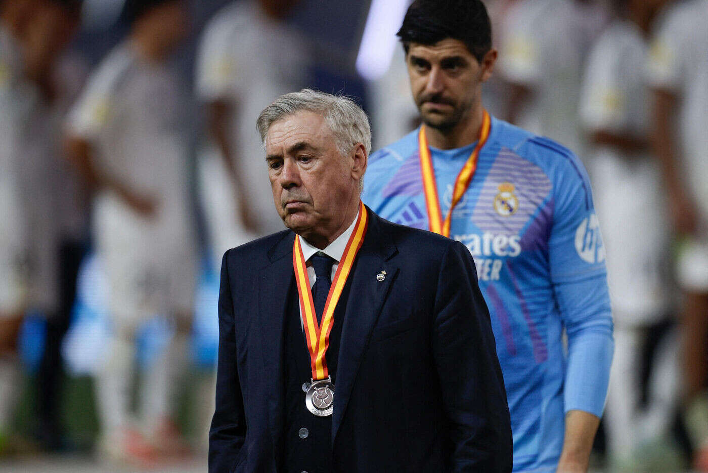 Real Madrid : vent de colère dans le vestiaire contre Carlo Ancelotti après la claque face au Barça ?