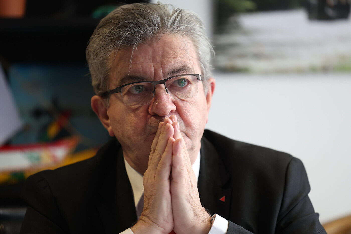 « Tous ceux qui ne votent pas la censure » contre le gouvernement « sortent du NFP », menace Jean-Luc Mélenchon