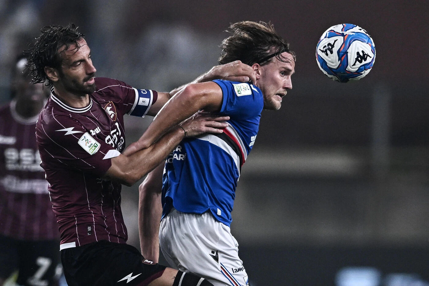 Salernitana - Sampdoria : incidents en tribunes, match arrêté... le barrage de Serie B dégénère