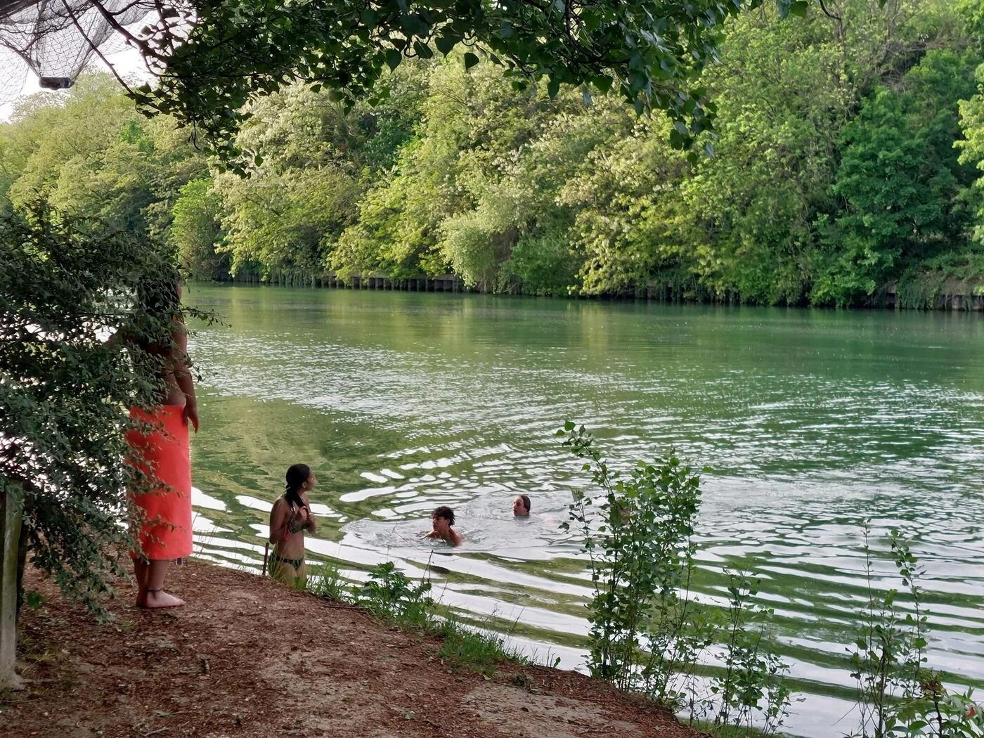 Baignade dans la Marne : de l’IA, des capteurs et une appli pour hisser le drapeau vert ou rouge