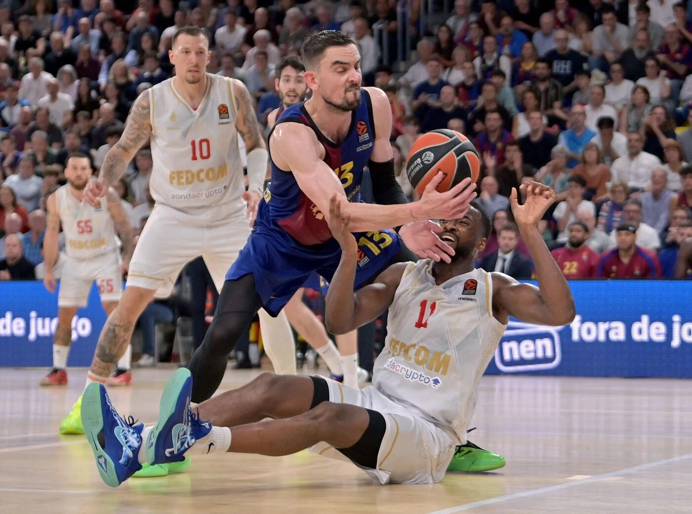 Basket : encore battu à Barcelone, Monaco devra gagner le 5e match pour disputer le Final Four de l’Euroligue