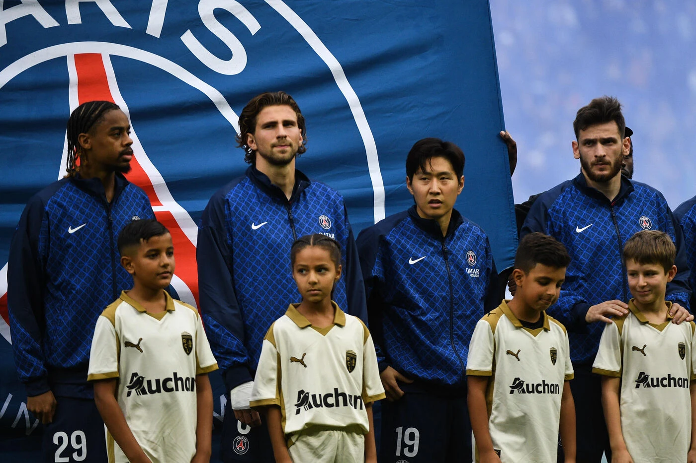 PSG-Auxerre : la composition probable des Parisiens avec les titularisations attendues de Barcola et Zabarnyi