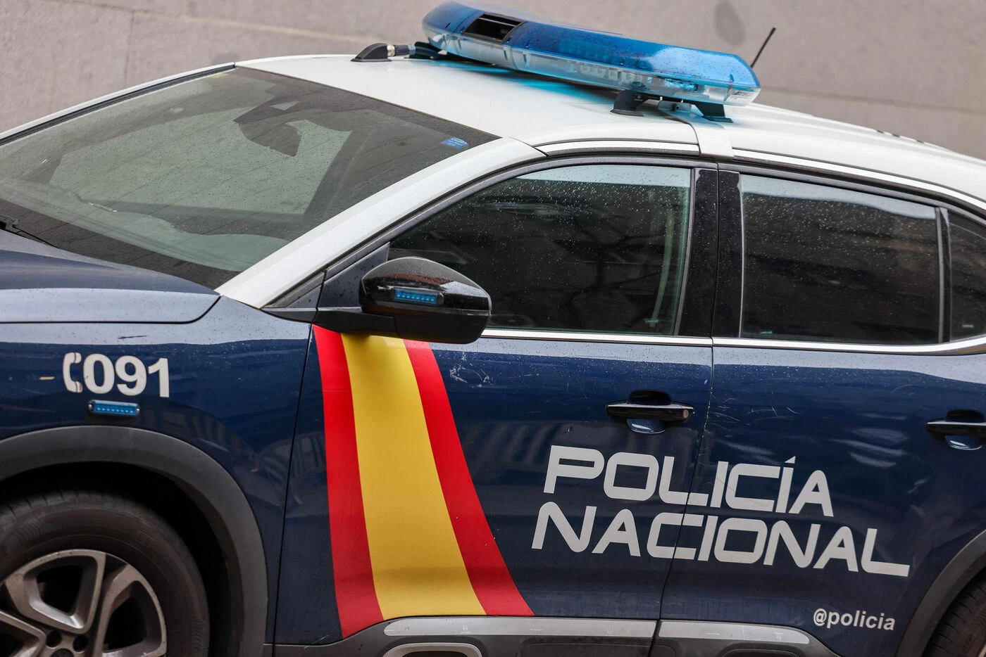Deux ans après le vol de son sac à main, une Espagnole se retrouve mariée à un inconnu, avec une dette de 7 200 euros