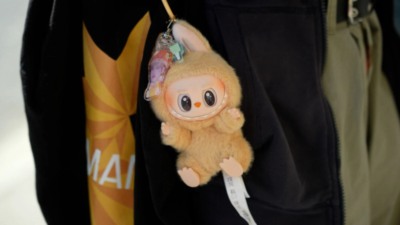 VIDÉO. « Des gens campaient devant le magasin » : la folie des peluches Labubu s’empare de Paris