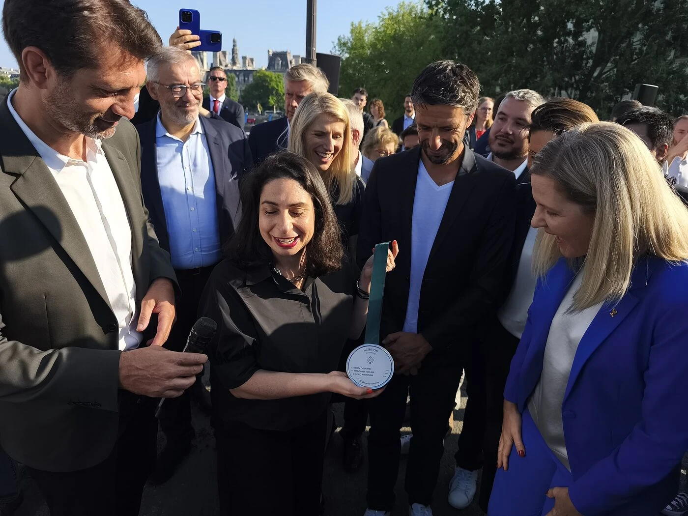 Des centaines de médailles installées sur le pont Saint-Louis… Le projet de mémorial olympique dévoilé